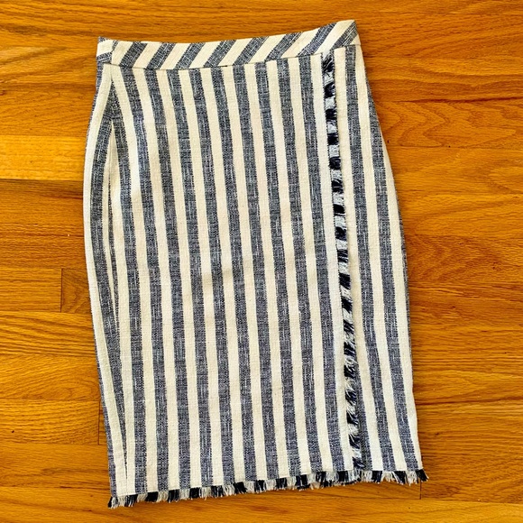 CLEARANCE Banana Republic—Navy White Stripes, Tweed Pencil Skirt, Raw Edge - Picture 3 of 10